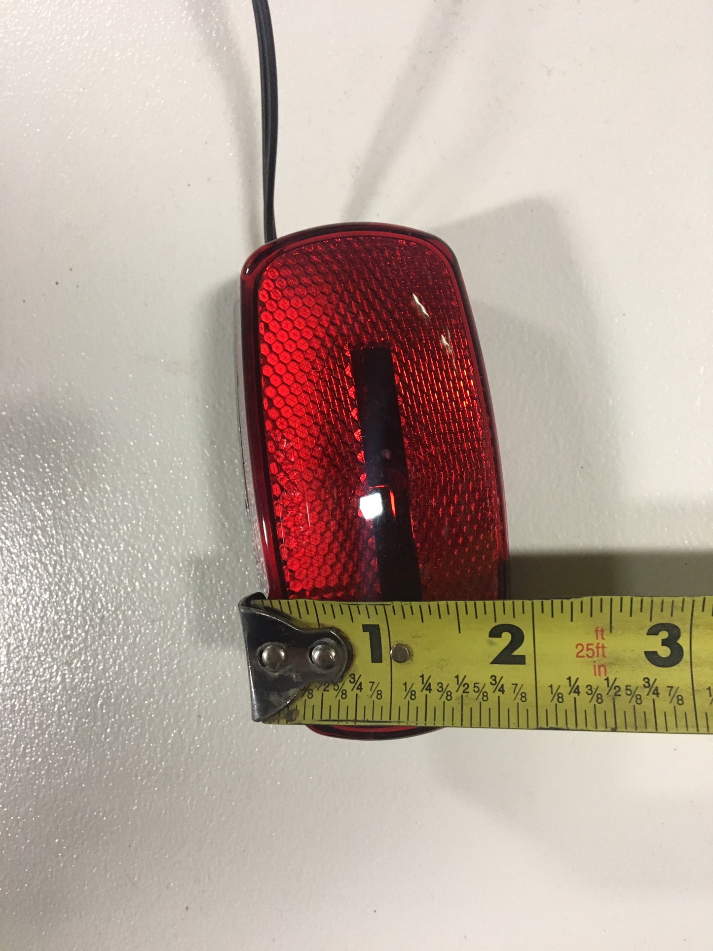 Light - Clearance - Oval - Red - Black Base - MC32RBB